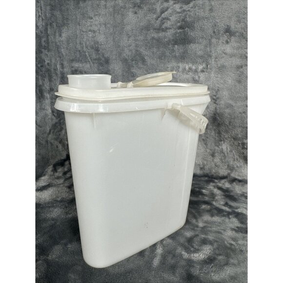 Tupperware Other - Vintage Tupperware #587-1 Beverage Buddy 2 Quart White Slim Pitcher Lid